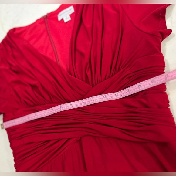 NorthStyle Red Wrap Midi Dress with Pleated V-Neck - Picture 5 of 9
